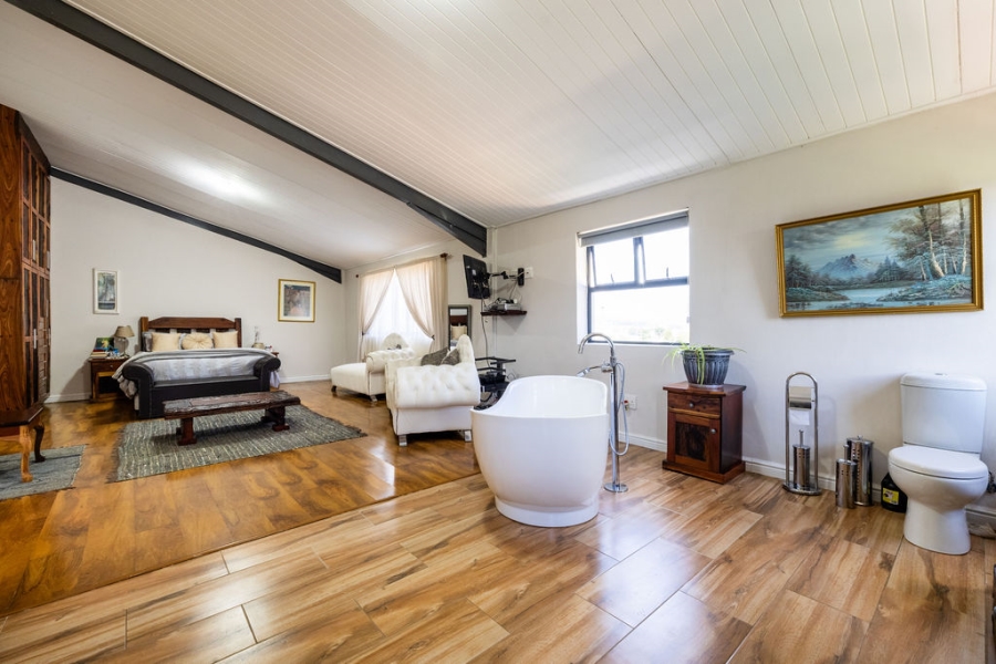 6 Bedroom Property for Sale in Stellenbosch Farms Western Cape
